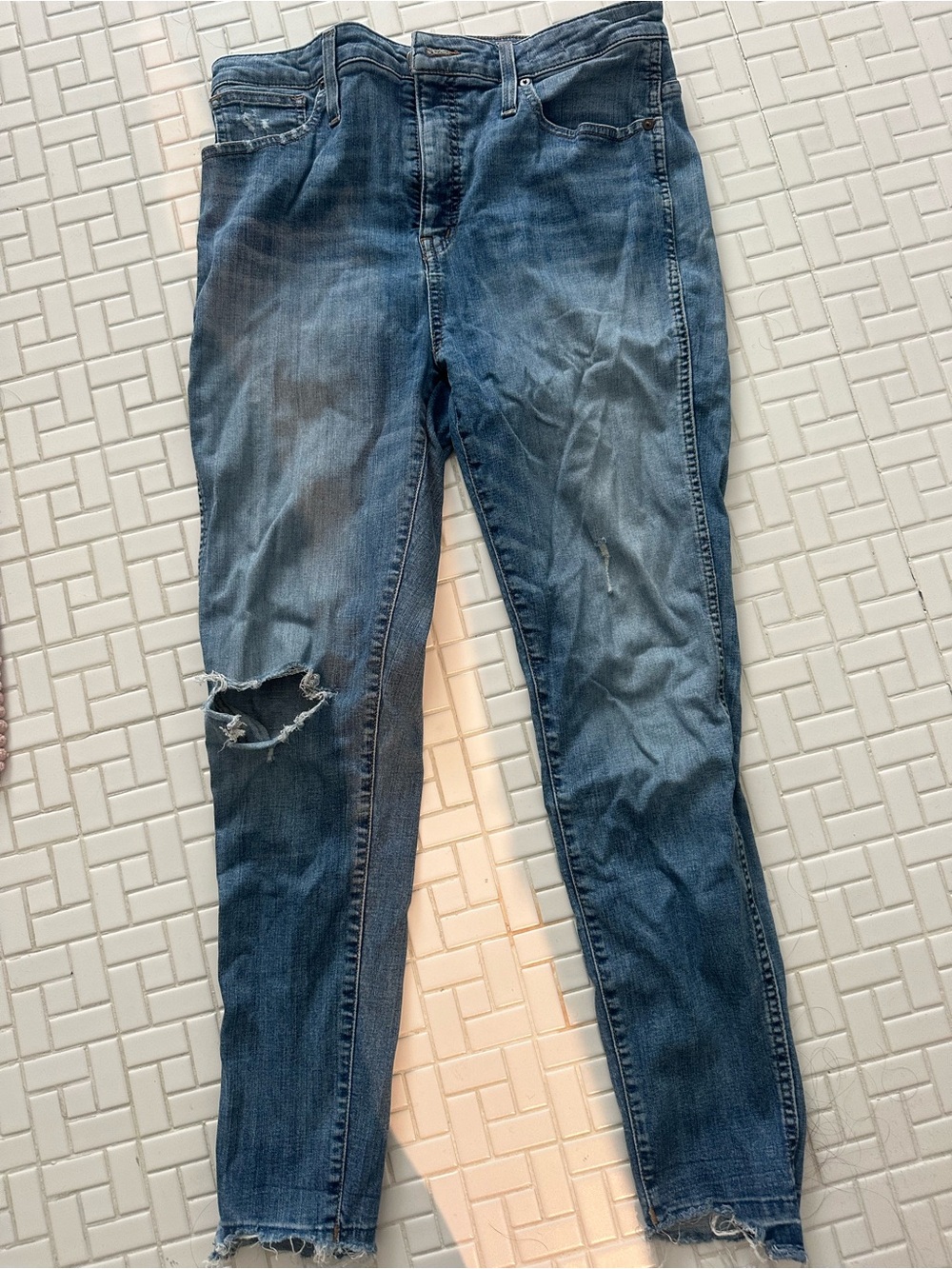 Madewell Women’s Blue Distressed Curvy High-Rise Skinny Jeans
